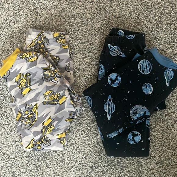 Boys size 6 set of PJs - Picture 1 of 3